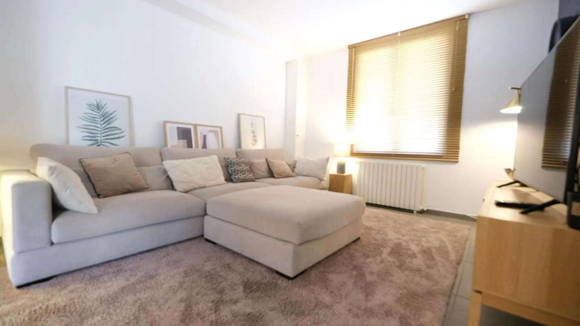Beautiful Vacation Rental With Private Pool In The Heart Of The City Of Avignon, Sleeps 8. Holiday home Avignon