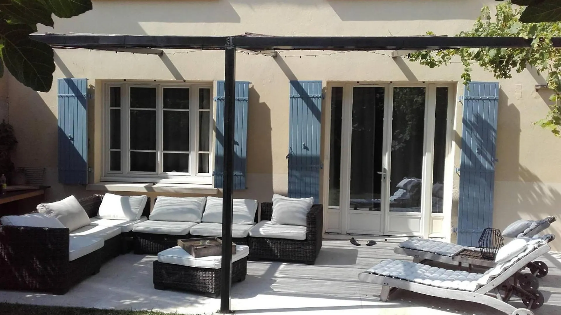 Beautiful Vacation Rental With Private Pool In The Heart Of The City Of Avignon, Sleeps 8. Holiday home Avignon
