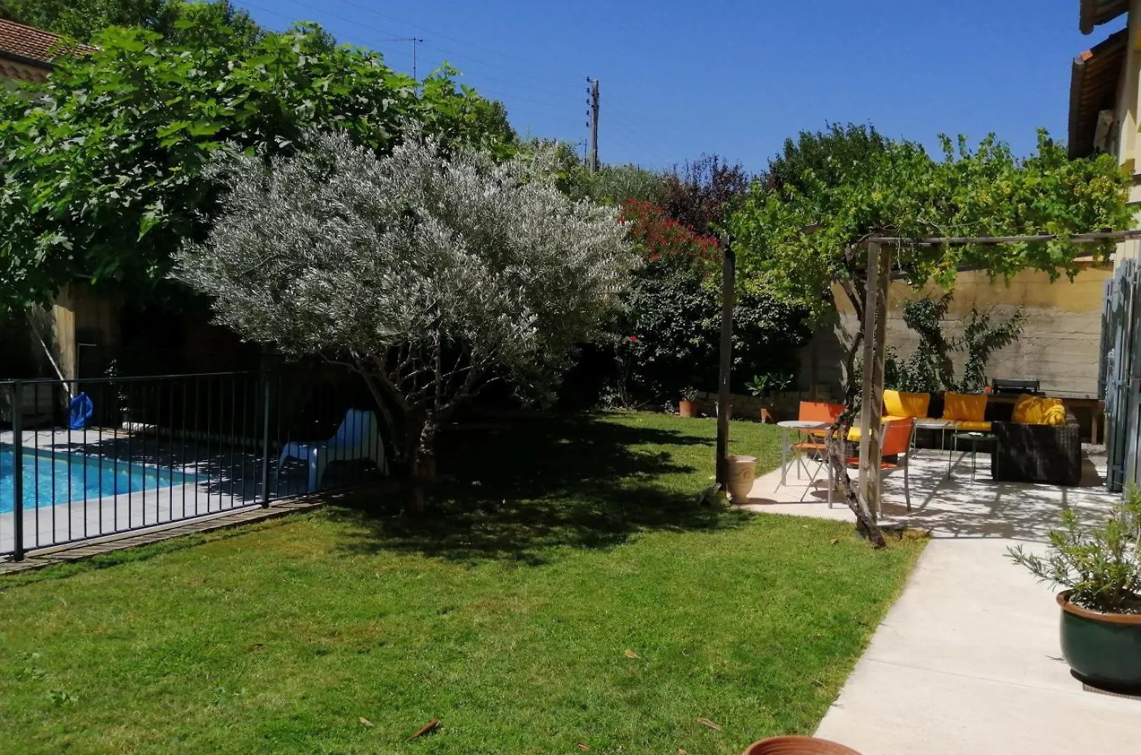 Beautiful Vacation Rental With Private Pool In The Heart Of The City Of Avignon, Sleeps 8. Avignon
