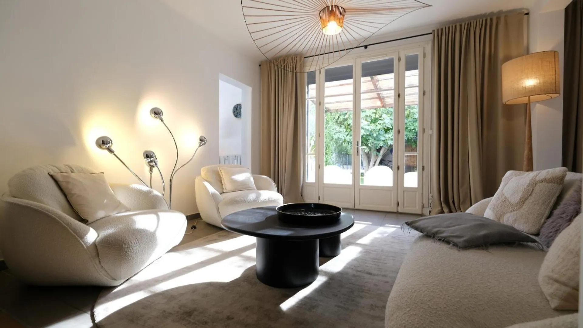 Beautiful Vacation Rental With Private Pool In The Heart Of The City Of Avignon, Sleeps 8.