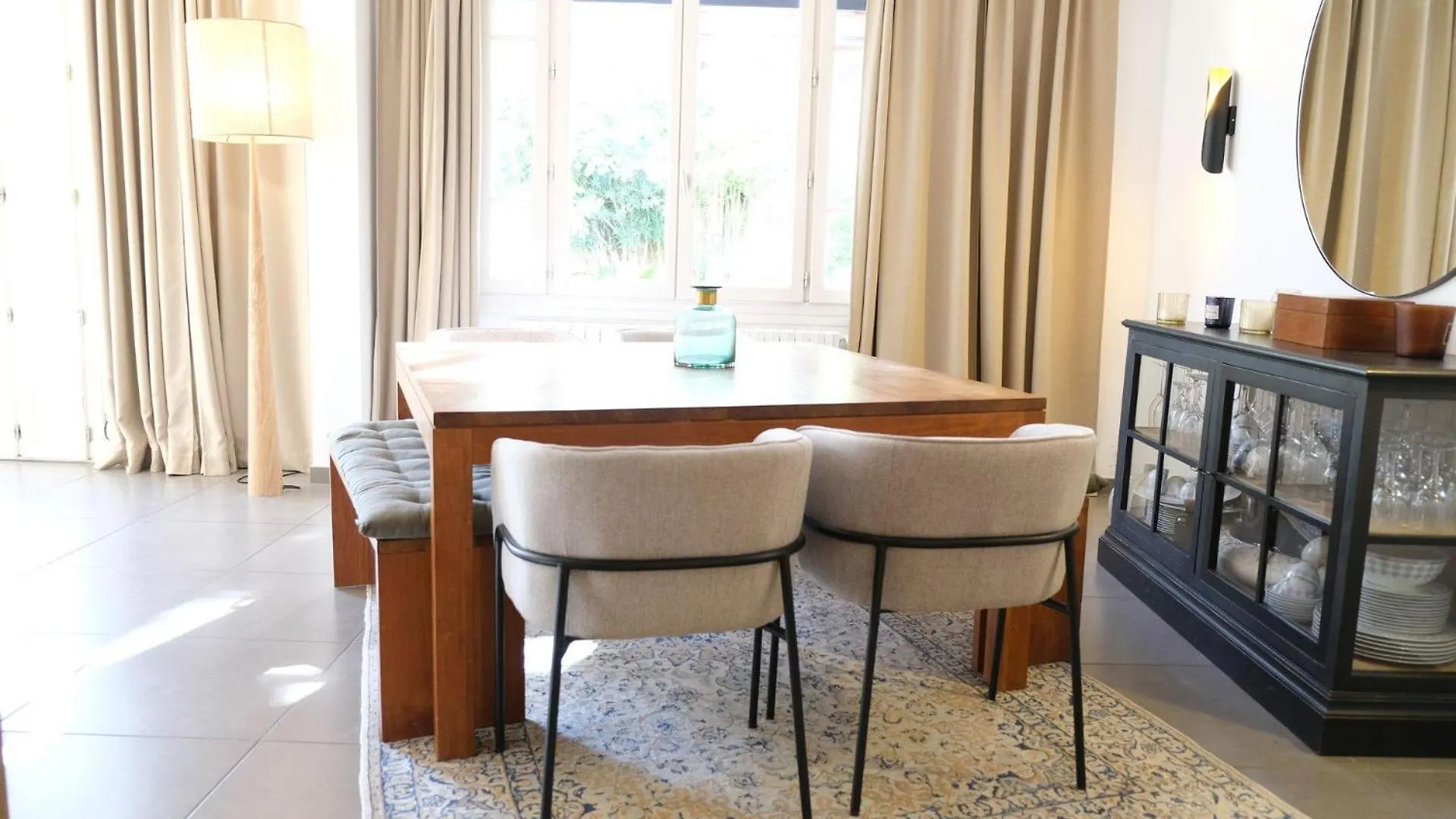 Beautiful Vacation Rental With Private Pool In The Heart Of The City Of Avignon, Sleeps 8. Prázdninový dům Avignon