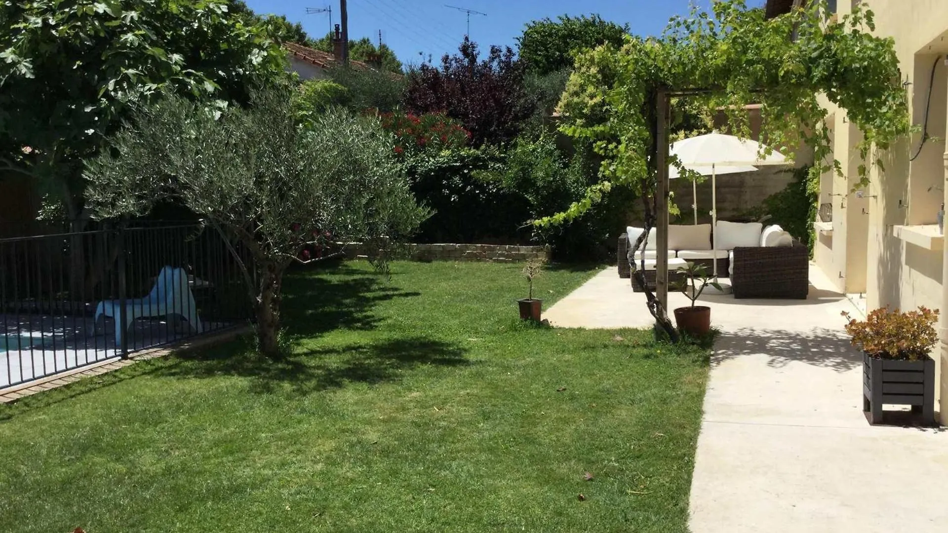 Beautiful Vacation Rental With Private Pool In The Heart Of The City Of Avignon, Sleeps 8. 0*, Avignon Francie