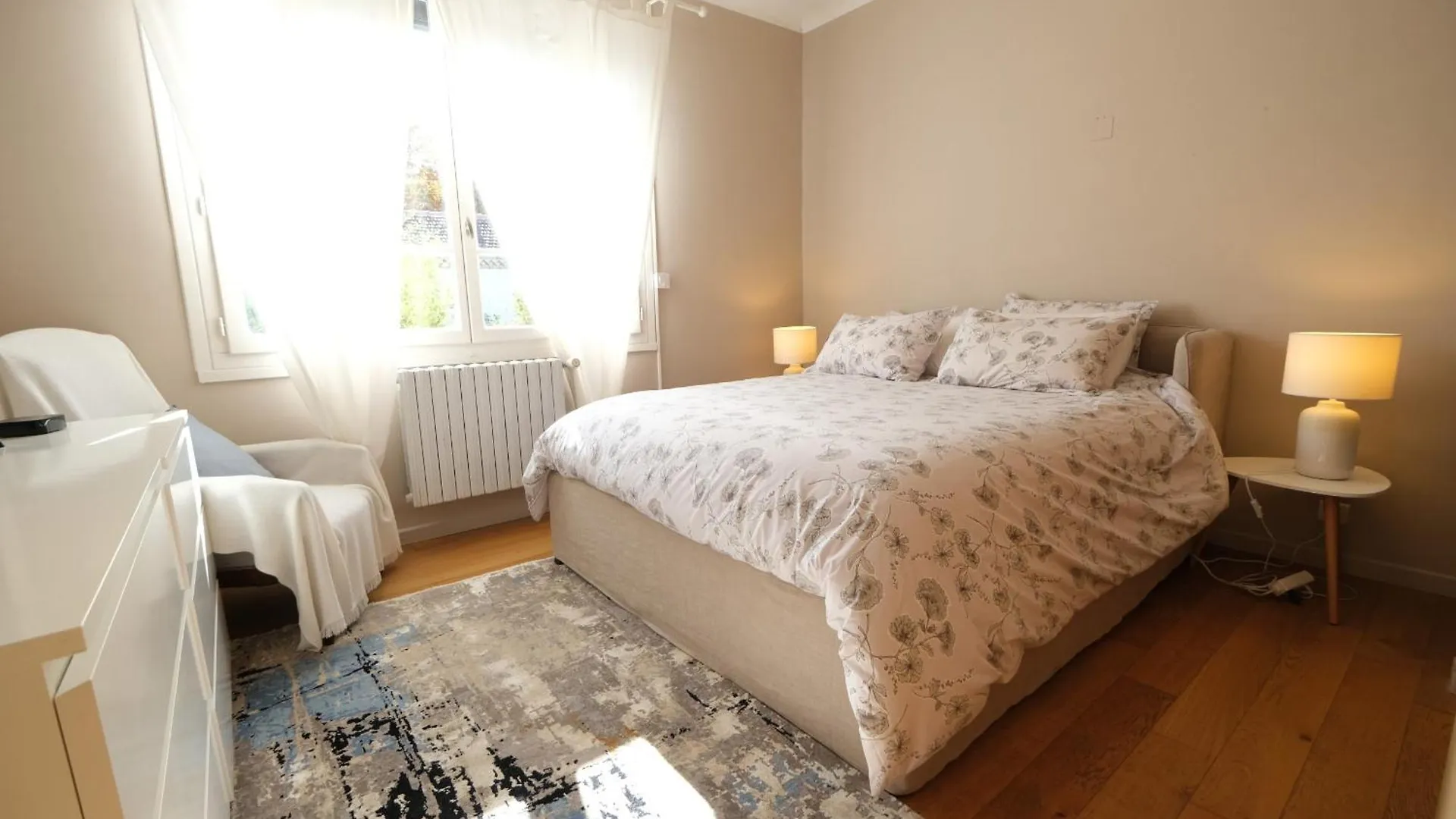 Beautiful Vacation Rental With Private Pool In The Heart Of The City Of Avignon, Sleeps 8. Prázdninový dům Avignon