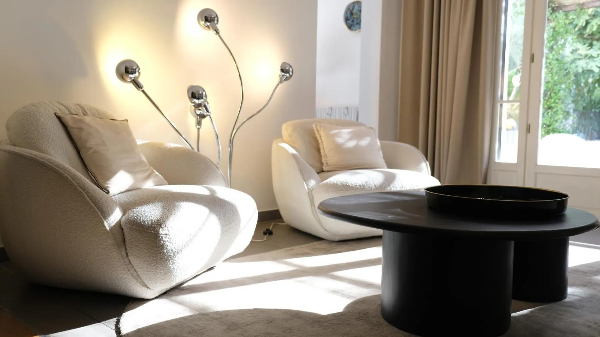 Beautiful Vacation Rental With Private Pool In The Heart Of The City Of Avignon, Sleeps 8. Prázdninový dům