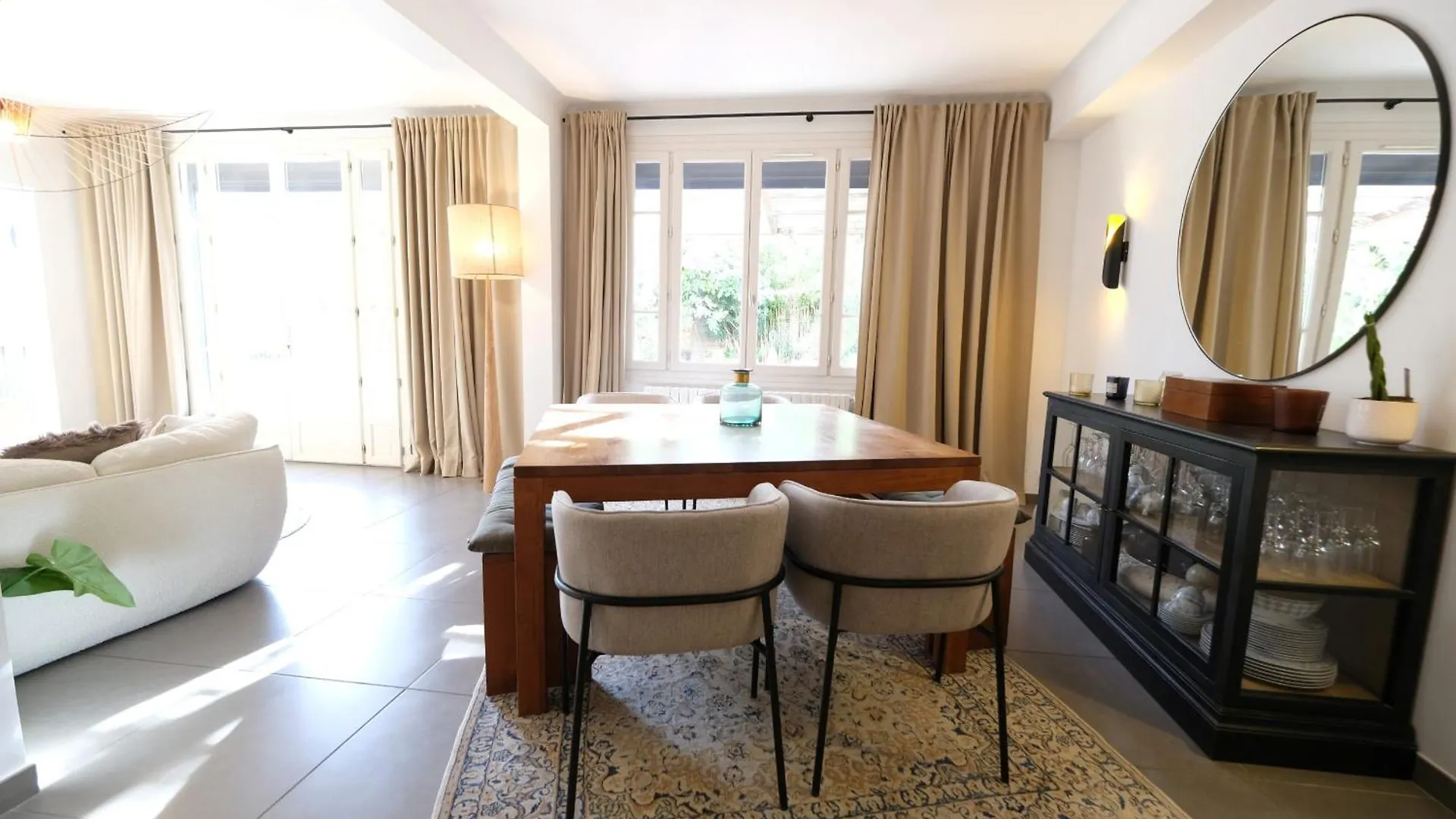Prázdninový dům Beautiful Vacation Rental With Private Pool In The Heart Of The City Of Avignon, Sleeps 8.