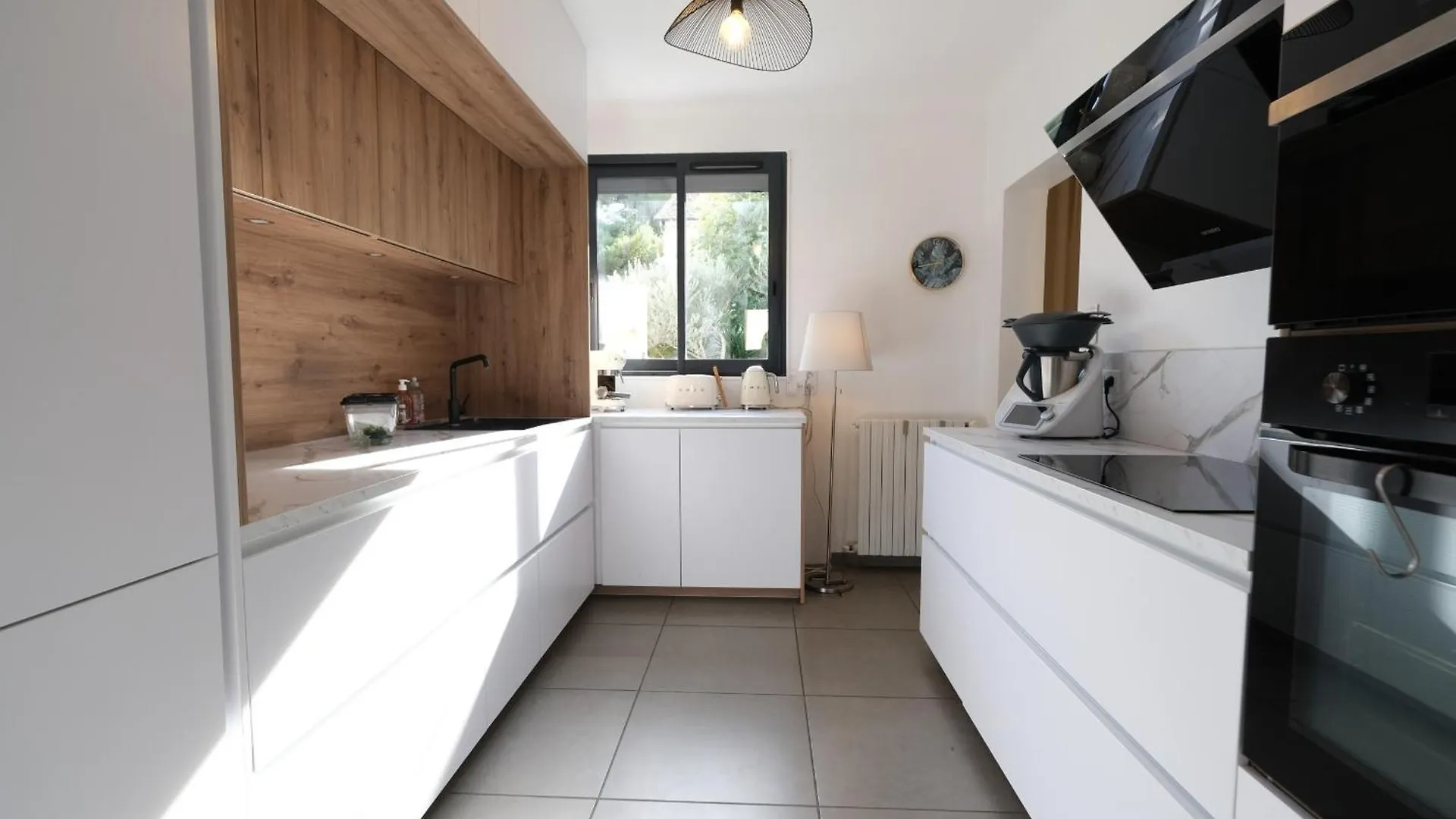 Beautiful Vacation Rental With Private Pool In The Heart Of The City Of Avignon, Sleeps 8. 0*, Avignon