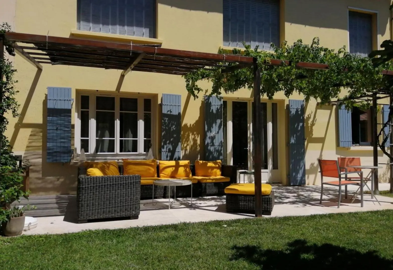 Prázdninový dům Beautiful Vacation Rental With Private Pool In The Heart Of The City Of Avignon, Sleeps 8.